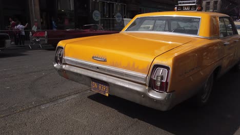 Nahaufnahme-Der-Rückseite-Eines-Gelben-Amerikanischen-Taxis