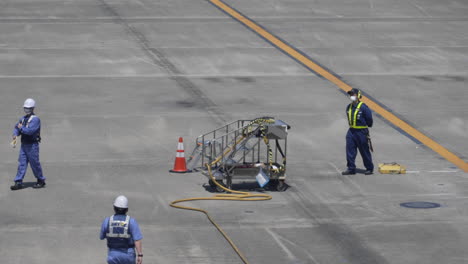 Ground-Crews-At-Work-Waiting-For-Hydrant-Refueler-Truck-At-Haneda-Airport-In-Tokyo,-Japan