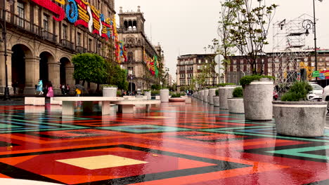 Timelapse-at-sunset-in-Mexico-city-Zocalo-with-cabildo-in-sight