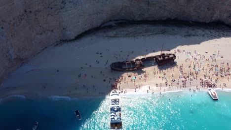 The-view-from-the-top-down-to-the-beach-to-the-shipwreck,-Zakynthos-island,-Greece