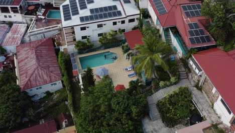 Luftaufnahmen-–-Häuser-Und-Dächer-In-Charlotte-Amalie,-USA