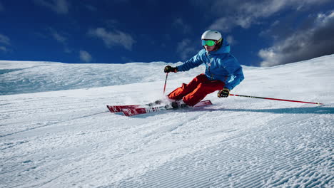 Skifahrer,-Extremer-Wintersport,-Skifahren-In-Den-Schneebergen,-Panorama-Cinemagraph-Zeitraffer-Himmelersatzeffekt,-Snowboarder,-Der-Bergab-Rutscht,-Olympischer-Wettbewerb