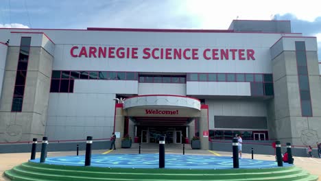 Carnegie-Science-Center-Kindermuseumsgebäude-In-Pittsburgh,-Pennsylvania