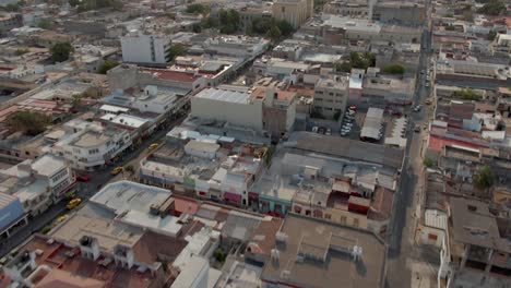 Vista-Aérea-De-La-Ciudad-De-Colima-Y-Su-Basílica-Catedral-En-México---Toma-De-Drones