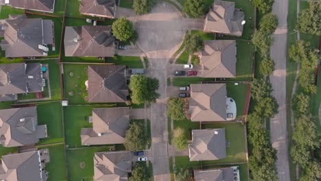 Vista-De-Pájaro-De-Casas-Suburbanas-En-Las-Afueras-De-Houston,-Texas