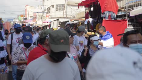 Salvadoreños-Salen-A-La-Calle-Para-Protestar-Pacíficamente-Contra-El-Actual-Gobierno---Cámara-Lenta