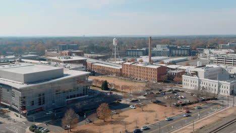 Luftaufnahme-Der-Umgebauten-Historischen-Amerikanischen-Tabakfabrik-In-Durham