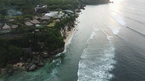 Beautiful-Bingin-beach-with-exotic-cliffs-houses-and-hotel-located-in-Bali,-Indonesia