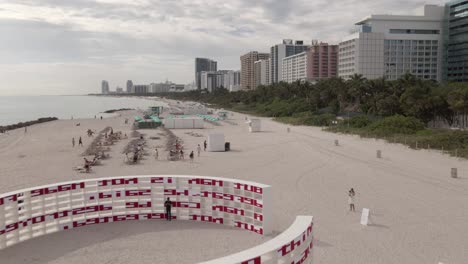 Aerial-flyover-of-Miami-Beach-art-installation,-Dreaming-with-Lions