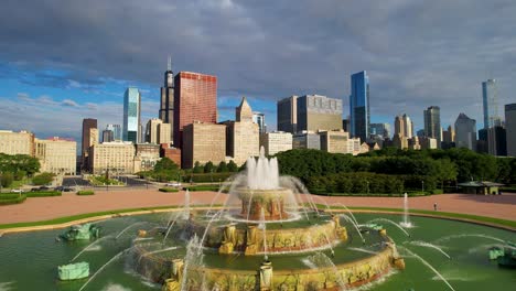 Chicago-Downtown-Skyline-With-Buckingham-Fountain-Under-Cloudy-Morning-Sky
