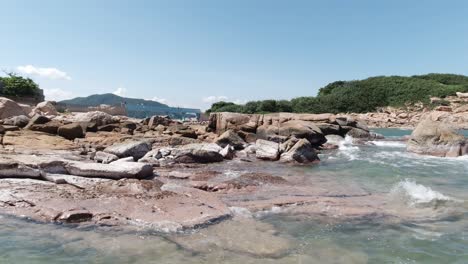 Playa-Rocosa-Del-Geoparque-Global-De-La-Unesco-En-Shek-O,-Hong-Kong-Vista-4k