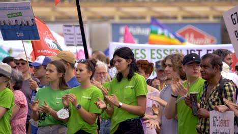 Activistas-Climáticos-Exigen-Justicia-Climática-A-Los-Líderes-Políticos-En-La-Cumbre-Del-G7-En-Munich,-Alemania