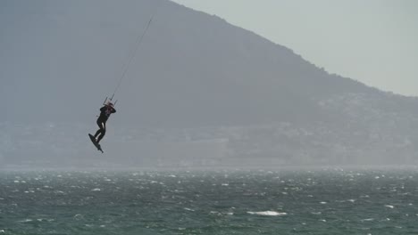 El-Kiteboarder-Sudafricano-Joshua-Emanuel-Compitiendo-En-Un-Evento-De-Gran-Aire