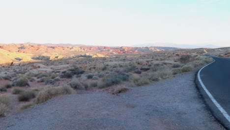 Fotograf-Fotografiert-Eine-Natürliche-Wüstenlandschaft-Im-Valley-Of-Fire-State-Park,-Nevada