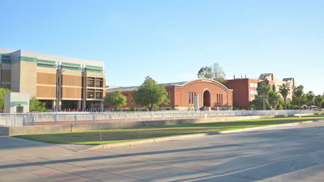 Edificios-Del-Campus-Principal-De-La-Universidad-De-Arizona-Tucson-Desierta