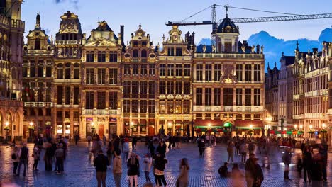 Brüsseler-Nachtzeitraffer-Auf-Dem-Weltberühmten-Grote-Markt-Mit-Beleuchteten-Historischen-Gebäuden
