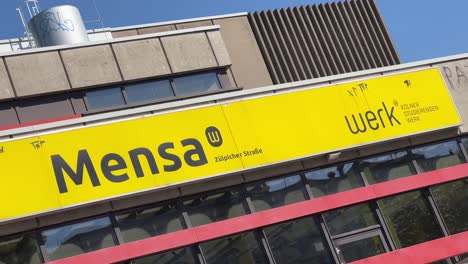 Mensa-Ist-Das-Studentenrestaurant-Der-Universität-Zu-Köln-In-Deutschland,-Juni-2022,-Nur-Für-Redaktionelle-Verwendung