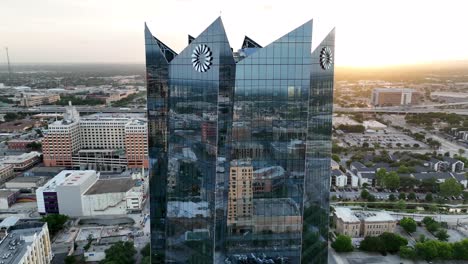 Frostbank-Gebäudeturm-über-Der-Skyline-Von-San-Antonio,-Texas