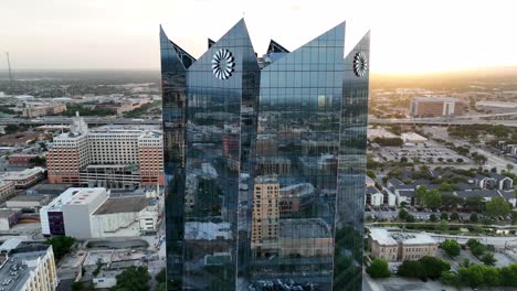 Torre-Del-Edificio-Del-Banco-De-Escarcha-Sobre-El-Horizonte-De-San-Antonio-Texas