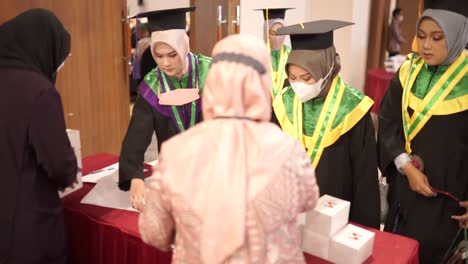 Graduation-hand-signing-a-guest-book-with-a-pen