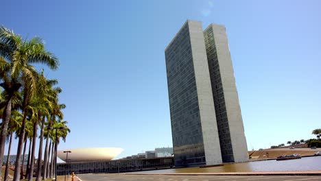 Las-Torres-Del-Congreso-Nacional-De-Brasil-En-La-Plaza-De-Los-Tres-Poderes