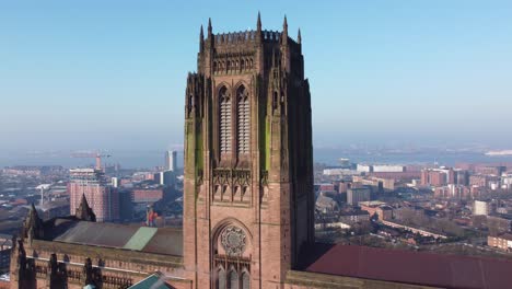 Liverpool-Catedral-Anglicana-Histórico-Majestuoso-Gótico-Hito-Aéreo-Edificio-Ciudad-Horizonte-Orbita-Derecho