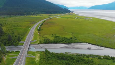 Video-Cinematográfico-De-Drones-De-4k-De-Marsh-En-Turnagain-Arm-Bay-En-El-Glaciar-Creek-A-Lo-Largo-De-La-Autopista-Seward-Alaska-Ruta-1-Cerca-De-Anclaje,-Ak