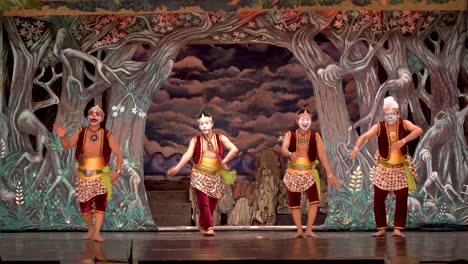 Punakawan-Tanz,-Komische-Szene-Aus-Der-Javanischen-Wayang-Orang-Aufführung