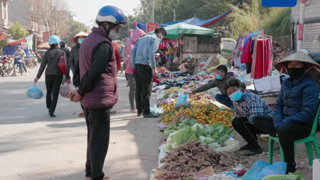 People-using-face-mask-in-an-open-market-during-covid-19-pandemic-in-Asia
