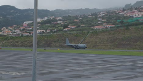 Ein-Deutscher-Militärtransporter-Landet-Während-Des-Covid-Shutdowns-In-Lissabon,-Portugal