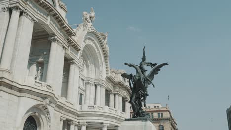 Estatua-De-Pegaso-En-El-Museo-De-Bellas-Artes-En-La-Ciudad-De-México