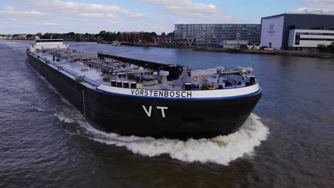 VT-Vorstenbosch-Binnenmotortanker,-Der-Entlang-Des-Flusses-Nach-Norden-Fährt