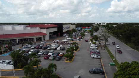 Aerial-Shot-of-Parking-Lot-at-Americas-Mall-in-Playa-del-Carmen