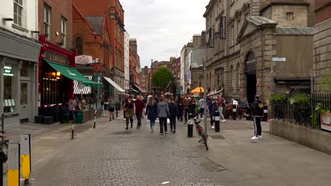 Static-shot-showing-crowd-of-pedestrian-strolling-in-city-shopping-promenade-during-daytime---Dublin,Ireland