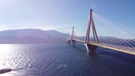 Vista-Aérea-De-Drones-Del-Puente-Colgante-Rio---Antirio,-Grecia-A-Peloponeso