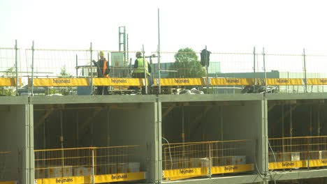 Trabajadores-Retroiluminados-Construyendo-Proyecto-Inmobiliario-Puur21-Nuevo-Sitio-De-Construcción-De-Viviendas-Parte-Del-Plan-De-Desarrollo-Urbano-Barrio-Noorderhaven