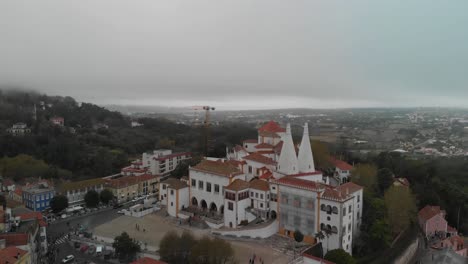 Luftaufnahme-Der-Stadt-Sintra-Bei-Bewölktem-Wetter