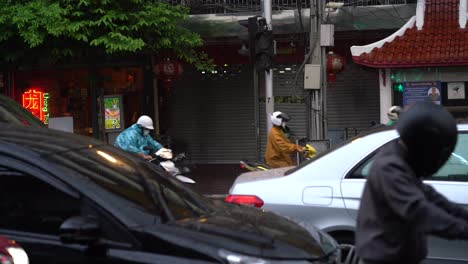 Motos-En-La-Calle-En-El-Barrio-Chino,-Bangkok