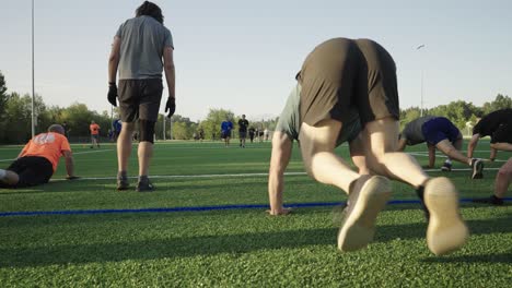 Ältere-Männer-Treffen-Sich-Zum-Training-Und-Zu-Körperlichen-Aktivitäten