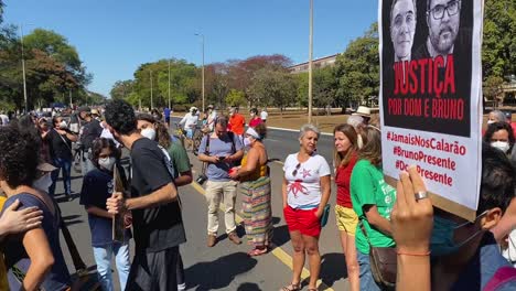 Toma-En-Movimiento-De-Las-Masas-En-La-Protesta-En-Brasilia-Contra-El-Asesinato-De-Dos-Periodistas-En-La-Amazonia