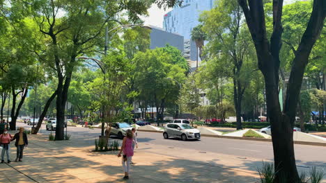 Toma-De-Paseo-De-La-Reforma-Durante-La-Mañana-Regular-En-La-Ciudad-De-México