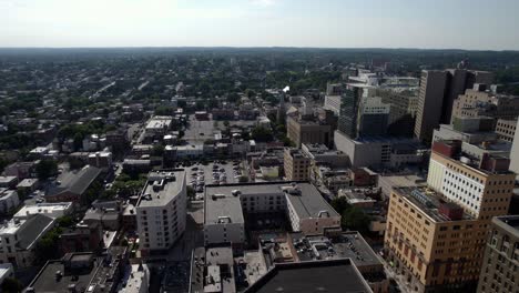 Aerial-view-overlooking-the-downtown-of-Wilmington,-sunny-Delaware,-USA---pan,-drone-shot