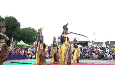 Klassischer-Kultureller-Tanz-Von-Gegesik-Cirebon