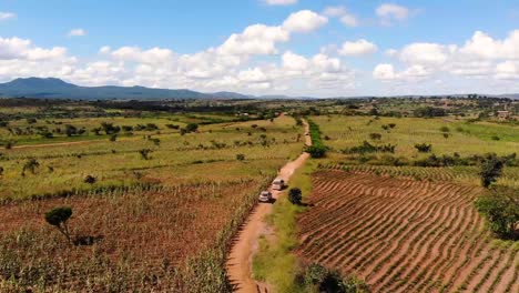 Viaje-Por-Carretera-En-áfrica,-Campo-De-Malawi-Desde-La-Vista-De-Drones