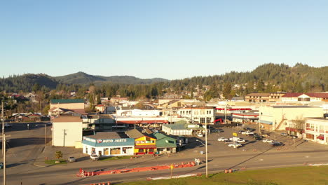 Stadt-Coquille,-Süd-Oregon.-Drohnenansicht