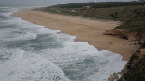 Horizon-of-Praia-Do-Norte,-Nazare,-Portugal-on-a-winter-gray-day