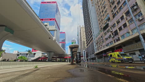 Lapso-De-Tiempo-De-La-Parada-De-Tranvía-Del-Mercado-Occidental-Y-El-Centro-De-Shun-Tak,-Hong-Kong