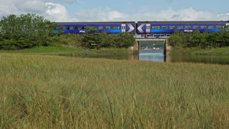 Zug-Fährt-Von-Inverness-Nach-Norden