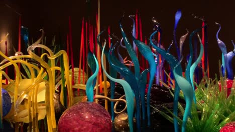 Colorful-and-mesmerizing-glass-exhibits-made-by-world-famous-artist-Dale-Chihuly-at-the-Chihuly-Garden-and-Glass-Museum-in-Seattle,-Washington