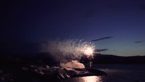 Amazing-fireworks-at-Glacier-Lagoon,-Jokulsarlon-in-Iceland